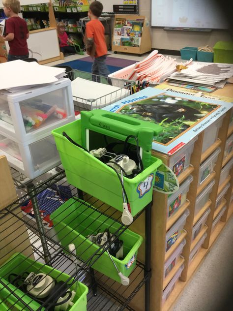 In this classroom, students grab their eSpark basket, complete with an iPad and accompanying headphones. Teacher Supplies Organization, Classroom Designs, Classroom Hacks, Class Organization, Teaching Technology, Teacher Things, Teacher Supplies, Classroom Setup, Classroom Design