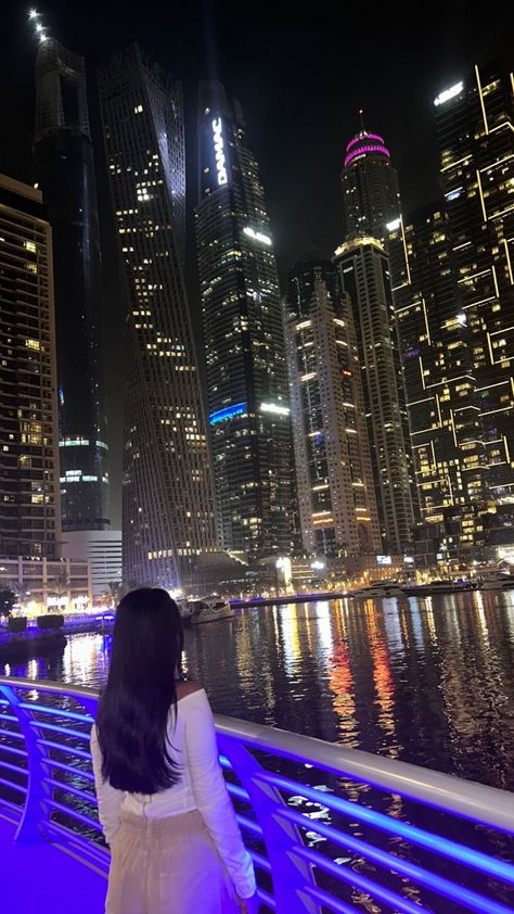 Dhow Cruise Dubai Photography, Dubai Girl Aesthetic, Dubai Aesthetic Girl, Dubai Aesthetic Night, Dubai Cruise, Dubai Girl, Dubai Photos, Yachts Girl, Dubai Photography