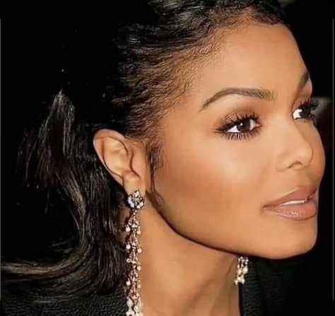 Janet Jackson 90s, Janet Jackson Baby, Janet Jackson Unbreakable, Jo Jackson, 90s Makeup, Brown Skin Makeup, Vintage Black Glamour, Black Hollywood, The Jacksons