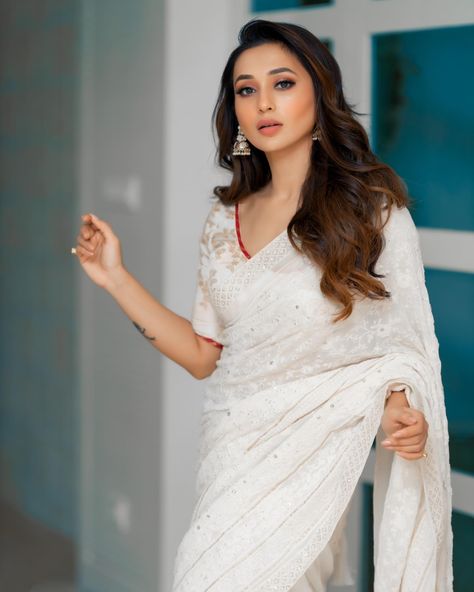 Mimi Chakraborty, Saree Model, Indian Fashion Saree, White Saree, Hd Images, Model Photos, Top Model, Hd Photos, Indian Fashion