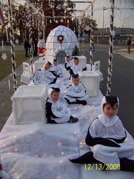 Holiday Parade Floats, Parade Float Diy, Orange Whip, Snow Place Like Home, Christmas Parade Floats, Floating Decorations, Holiday Parades, Snow Place, Boat Parade