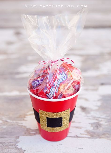 Simple Christmas Treat Cups - quick and inexpensive fun for the kids this holiday season! These cute cups are perfect for party favours, classroom treats and make an easy holiday craft!