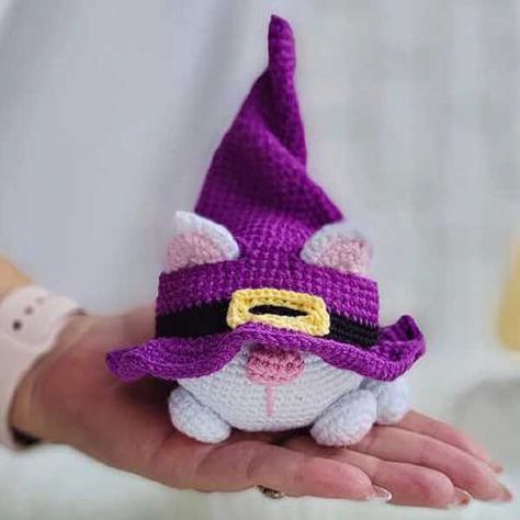 Cat Gnome, Crochet Pour Halloween, Anna Doll, Chat Halloween, Magic Cat, Halloween Crochet Patterns, Halloween Toys, Halloween Hats, Sailor Mercury