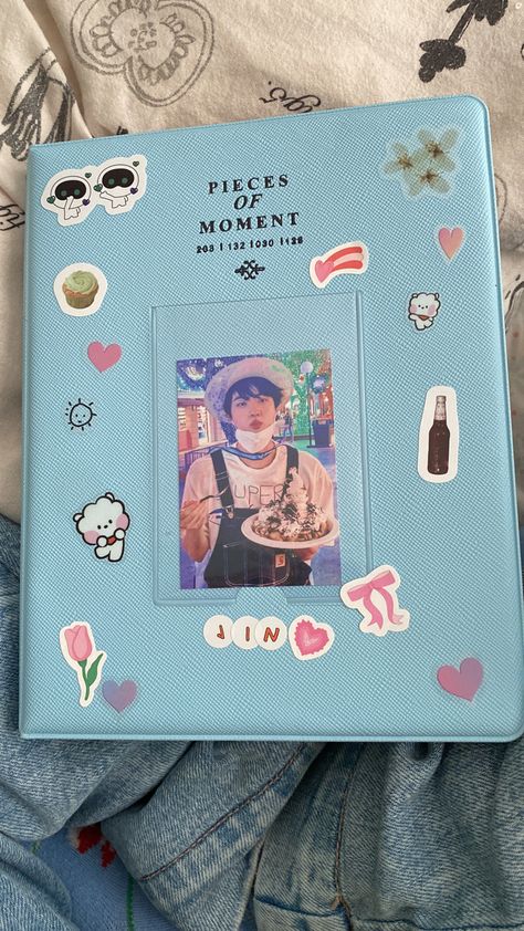 my seokjin binder :3 Binder Decoration Ideas Aesthetic School, School Binder Decoration Ideas, Decorated Binders, Decorate Binder, Binder Aesthetic, Collector Aesthetic, Binder Kpop, Binder Deco, Binder Decoration