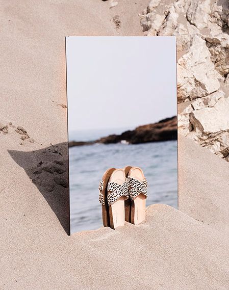 Mirror Photography, Fashion Still Life, Photographie Portrait Inspiration, Shoes Photography, Foto Tips, Photo Layouts, Foto Art, Shooting Photo, Shoot Inspiration