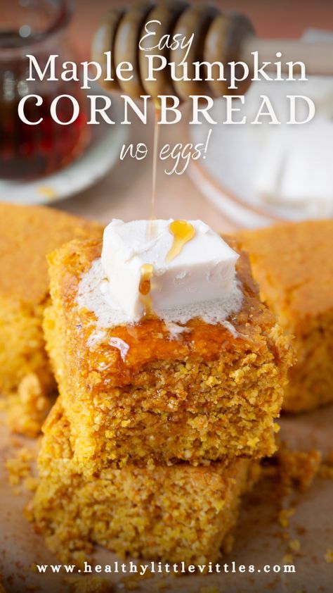 This quick and Easy Maple Pumpkin Cornbread is made with cornmeal and real pumpkin puree. You don't need any eggs to make this gluten-free, vegan cornbread! This cornbread recipe is slightly sweetened with maple syrup and it's perfect for Fall. Cornbread No Eggs, Pumpkin Cornbread Recipe, Farmhouse Cooking, Autumn Spices, Pumpkin Cornbread, Pumpkin Chili Recipe, Vegan Cornbread, Maple Pumpkin, Yummy Fall Recipes