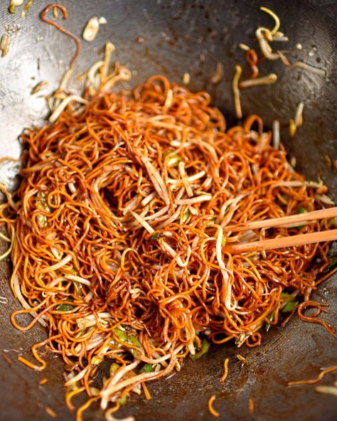 Cantonese Noodles, Stir Fried Noodles, Fried Noodles Recipe, Homemade Chinese Food, Asian Noodle Recipes, Quick Dishes, Fried Noodles, Stir Fry Noodles, Uk Government