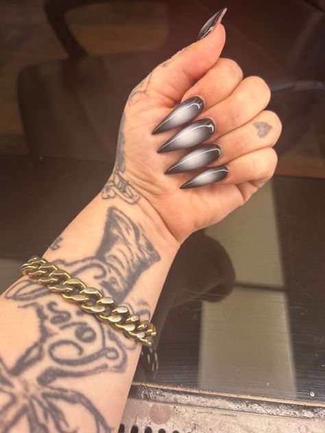 Airbrush aura nails Stilleto Aura Nails, Goth Aura Nails, How To Aura Nails, Dark Aura Nails, White Aura Nails, Black And White Aura, Red Aura, White Aura, Aura Nails