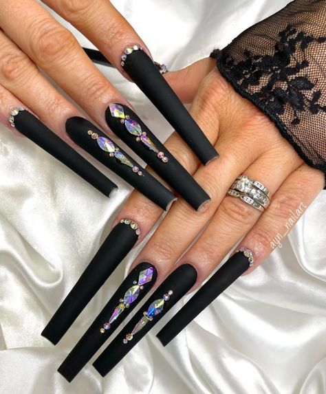 Nail arts/black nails / nail polish 💅 Black Acrylic Nails With Rhinestones, African Nails, Flare Nails, Nails Elegant, Luminous Nails, December Nails, Nails Arts, Star Nail Art, Black Acrylic Nails