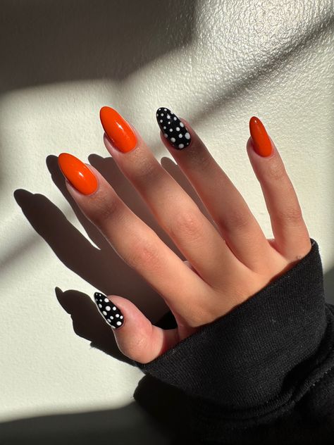 Black Nails With Orange Design, Black And Orange Almond Nails, Black N Orange Nails, Black White Orange Nails, Simple Orange And Black Nails, Black And Orange Nails Almond Shape, Orange Black And White Nails, Black Orange Nails, Orange Black Nails