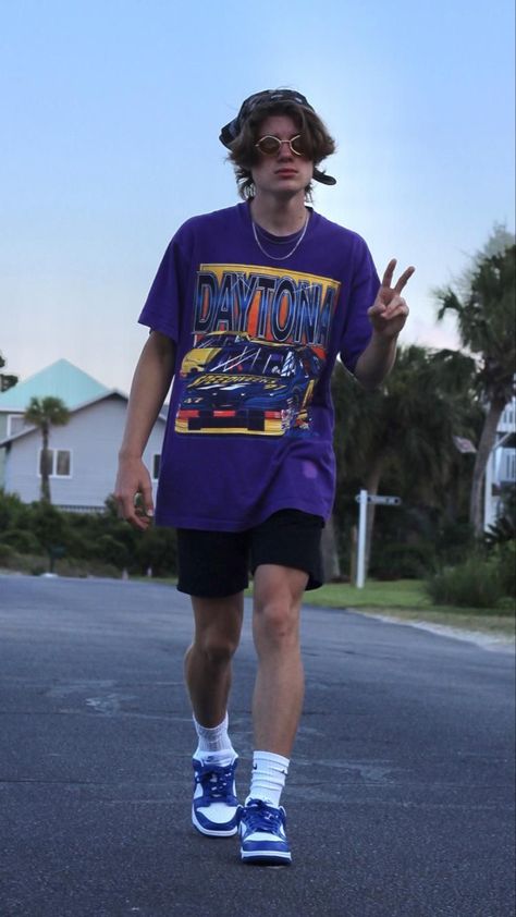 Aesthetic Purple Outfits, Outfits For Males, Streetwear Fashion Menswear, Dunk Outfit, Streetwear Fashion Urban, Mens Street Style Summer, Dunks Outfit, Graphic Tees For Men, Mens Summer Outfits