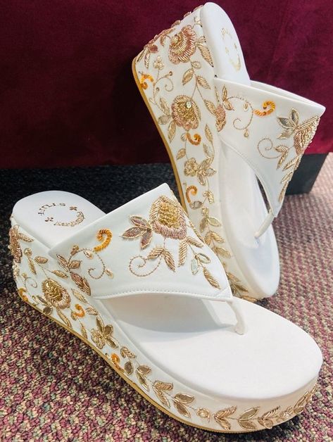 Stylish Shoes Heels, Fancy Clutch Purse, Bridal Sandals Heels, Indian Sandals, Artsy Shoes, Elegant Shoes Heels, Bride Heels, Fancy Sandals, Bridal Shoes Low Heel