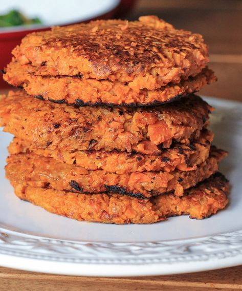 Sweet Potato Hash Browns | TheRoastedRoot.net #healthy #paleo #glutenfree #recipe Oat Burgers, Sweet Potato Rosti, Healthy Breakfast Dishes, Homemade Burger Recipe, Potato Rosti, Light Dinners, Sweet Potato Hash Browns, Sweet Potato Patties, Hamburger Recipe