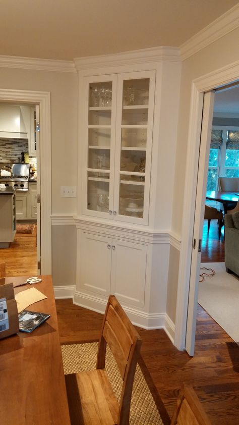 corner cupboard Corner Dining Cabinet, Corner Ideas For Dining Room, Corner Glass Cabinet Kitchen, Corner Cabinet Ideas Dining, Built In Corner China Cabinet, Built In Corner Cabinet Dining Room, Dining Room Corner Cabinet, Large Corner Cabinet, Corner Hutch Dining Room