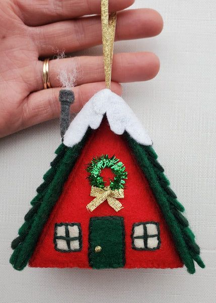 Craft Shelf, Birthday Card Making, Diy Felt Christmas Tree, Felt Ornaments Patterns, Easy Christmas Ornaments, Bird Christmas Ornaments, Felt Crafts Christmas, Frame Cabin, Felt Christmas Decorations