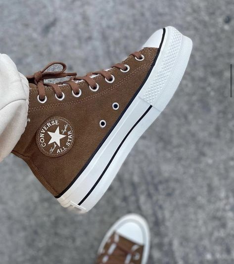 cozy club platform chuck taylor all star Boty Converse, Mode Converse, Обувь Air Jordan, Boty Nike, Skor Sneakers, Dr Shoes, Fresh Shoes, Hype Shoes, Shoe Inspo