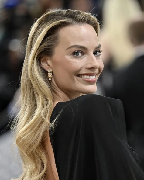 Margot Robbie Met Gala, Margot Robbie Hair, Margot Robbie Style, Beauty Bible, Hair Envy, Margot Robbie, Harley Quinn, Blonde Hair, Blonde