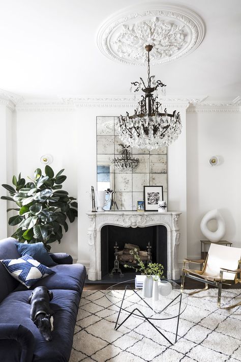 Old meets new in this grandiose 19th-century London property | Livingetc Goth Living Room Ideas, Goth Living Room, Cream Living Rooms, Victorian Living Room, Sala Grande, Small Apartment Living Room, Small Apartment Living, White Living, White Living Room