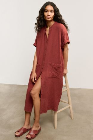 Simple Dresses & Skirts made with Organic Fabrics | EILEEN FISHER Eileen Fisher Style Inspiration, Eileen Fisher Style, French Basics, Jewel Neck Dress, Simple Maxi, Reuse Ideas, Zero Waste Fashion, Boho Clothes, Knit Leggings