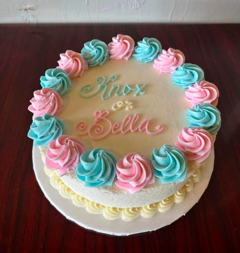 #blue #pink #babyshower #simple #cute #trendy Gender Reveal Cake, Shower Cakes, Baby Shower Cakes, Decorating Tips, Gender Reveal, Butter Cream, Cake Decorating, Baby Shower, Shower