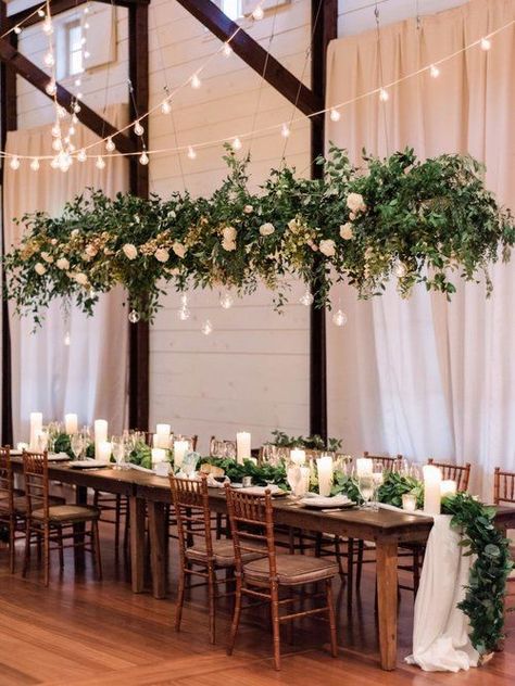 Hanging Wedding Greenery, Greenery And Lights Wedding, Hanging Flowers Wedding Reception, Wedding Flowers Hanging, Hanging Greenery Wedding, Wedding Flowers Table, Hanging Greenery, Wedding Flower Design, Wedding Table Designs