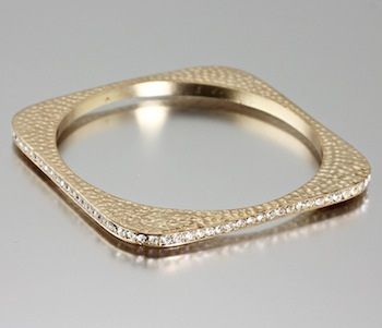 Gold Bracelet Bangle Jewelry, Square Bangles, Antique Gold Bracelet, Solid Gold Bangle, Gold Schmuck, Gold Bangles For Women, Buy Gold Jewelry, Diamond Bracelet Design, Buying Gold