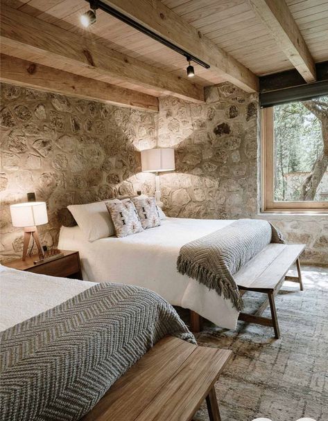 Stone Cottages Interior, Stone Wall Ideas, Wall Ideas For Living Room, Mountain Bedroom, Barn Bedrooms, Stone Accent Walls, Feature Wall Bedroom, Stone Interior, Sleek Kitchen