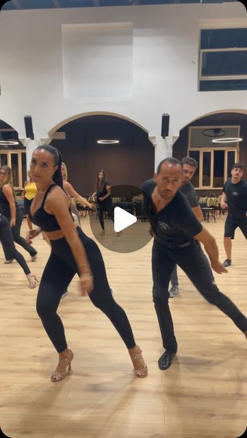 Bachata Dance Video, Bachata Outfit, Latino Dance, Dance Studios, Bachata Dance, Oil Pastel Drawings, Dance Workout Videos, Bachata, Dance Studio