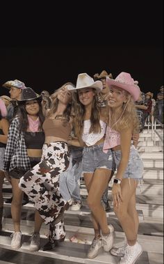 Western Football Theme Outfit, Instagram Pose Ideas Aesthetic, Instagram Picture Inspiration, Outfit Cowgirl, Theme Instagram, Instagram Pose Ideas, Outfit Western, Spirit Week Outfits, Week Outfits