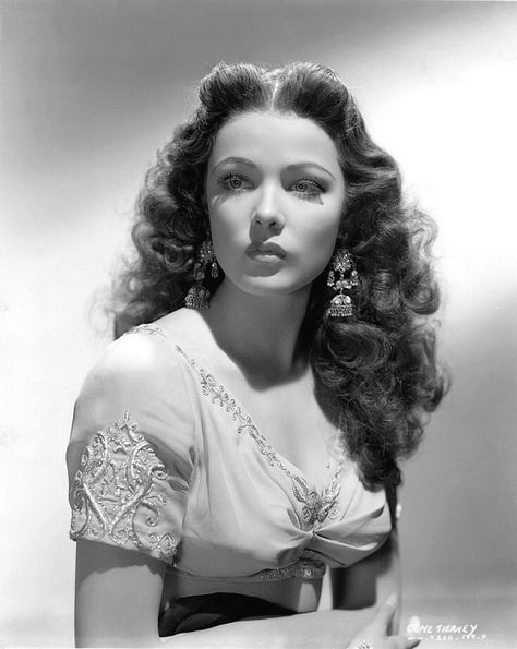 Gene Tierney  Sundown, 1941 Hollywood Aktrisleri, Klasik Hollywood, Gene Tierney, Natalie Wood, Vintage Versace, Classic Actresses, Actrices Hollywood, Hollywood Glam, Old Fashion