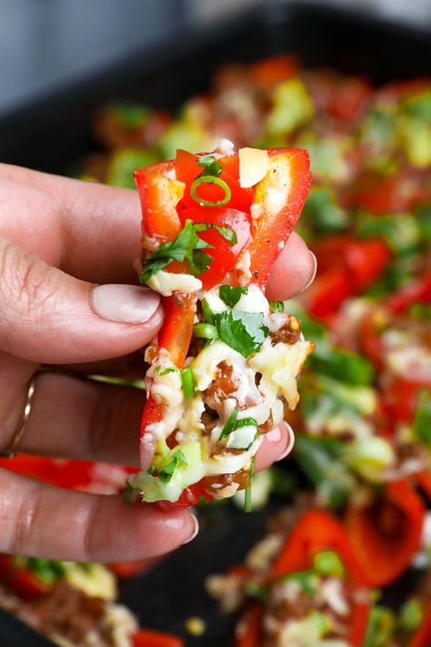 Mini Pepper Nachos, High Protein Snack Recipes, Pepper Nachos, Protein Snacks Recipes, High Protein Low Carb Snacks, High Protein Snack, Mini Peppers, Banana Snacks, Stuffed Mini Peppers