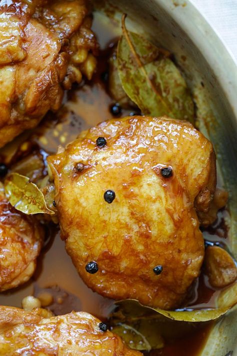 Chicken Abodo, Yumtastic Recipes, Chicken Adobo Recipe Easy, Chicken Adobo Filipino, Adobo Filipino, Phillipino Food, Chicken Adobo Recipe, Filipino Chicken Adobo, Lutong Pinoy