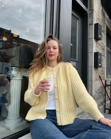 This yellow cardigan all spring long 💛 Yellow Cardigan Aesthetic, Yellow Cardigan Outfit, Sezane Outfit, Yellow Cardigan Outfits, Spring Capsule, Autumn Fits, Yellow Cardigan, 2024 Style, Cardigan Outfits