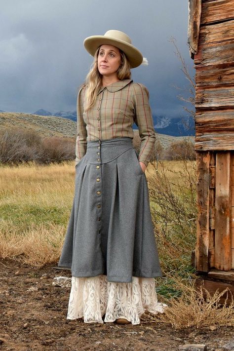 Homestead Dress, Women's Work Wear, Cottagecore Fashion Skirts, Pioneer Clothing, Vintage Wool Skirt, Riding Skirt, Pioneer Dress, Farm Dress, Wife Style