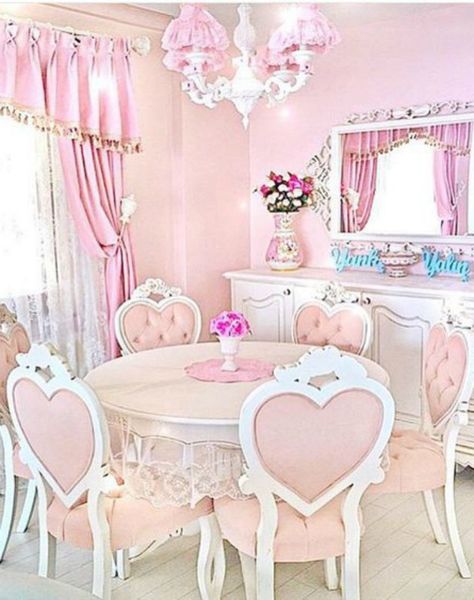 Sweetheart Cottage Pinks ~ Debbie Orcutt ❤ Pink Maximalist Living Room, Pink Home Ideas, Cute Pink Living Room, Build Aesthetic, Coquette House, Cabin 10, Muebles Shabby Chic, Zimmer Diy, Deco Pastel