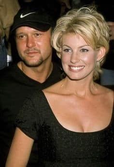 Tim McGraw & Faith Hill Faith Hill Hair, Pixie Beauty, Faith Hill Hairstyles, Tim Mcgraw And Faith Hill, A Leap Of Faith, Short Shag Hairstyles, Country Music Awards, Long To Short Hair, Layered Cut