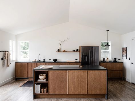 Apartment 34's Erin Hiemstra Had 20 Minutes To Put In An Offer On This Home - Here’s How She Turned It Into The Perfect Elevated Coastal Chic Beach House - Emily Henderson Island No Seating, Kitchen Island No Seating, Kitchen 101, Kitchen Vibes, Circle Chair, Scandi Kitchen, Chic Beach House, Hood Canal, Suburban House