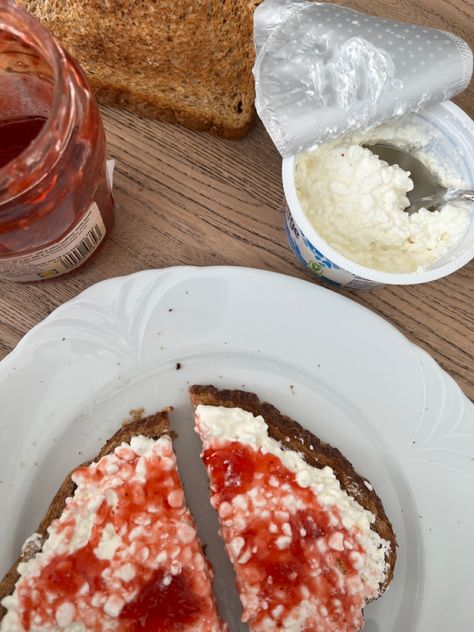 Cottage Cheese Sandwich, Toast With Cottage Cheese, Breakfast Cottage Cheese, Cottage Cheese Toast, Jelly Toast, Cheese Toast, Cheese Sandwich, Cheese Sandwiches, School Lunch