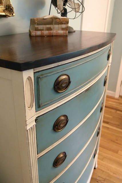 Blue Interiors, Bedroom Furniture Makeover, Painted Bedroom Furniture, Shabby Chic Dresser, Shabby Chic Kitchen, Blue Interior, Shabby Chic Homes, Cheap Furniture, Paint Furniture