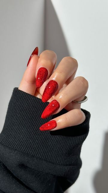 Candy Apple Velvet Nails, Candy Apple Nails, Candy Apple Red Nails, Red Velvet Nails, Cherry Red Nails, Sns Powder, Velvet Nails, Almond Nail, Coffin Nails Long