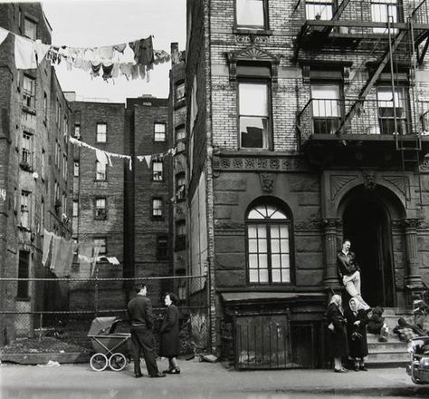 Lower east side NY apartments c.1920s/30s Nyc History, Vintage Nyc, Walker Evans, New York Pictures, Of Montreal, My Funny Valentine, Lower East Side, Vintage New York, Foto Vintage