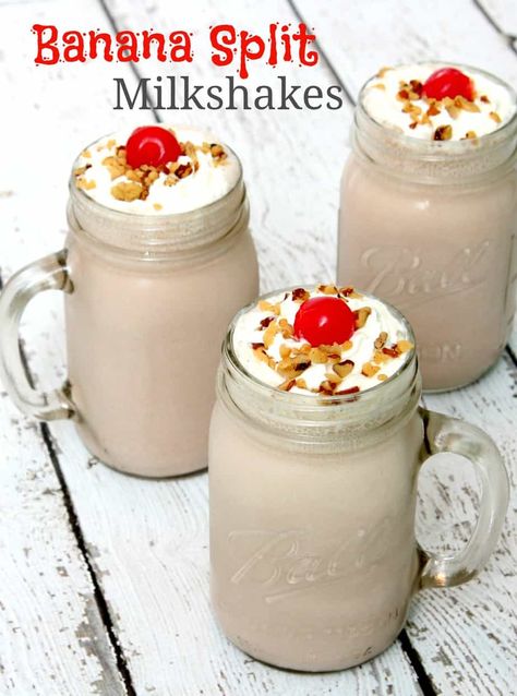 Malt Milkshake, Ice Cream Smoothie, Banana Split Dessert, Frappe Recipe, Banana Splits, Drinks Smoothies, Milkshake Recipe, Bake Goods, Delicious Brownies