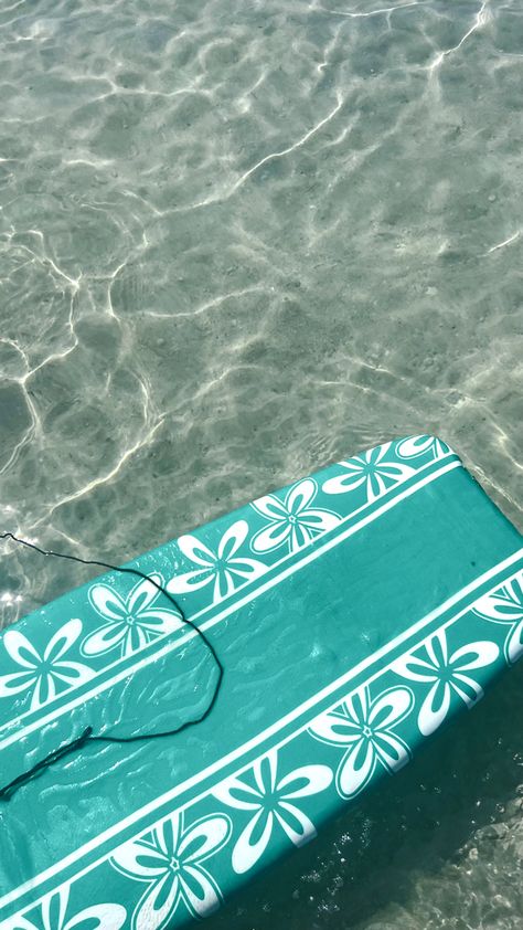 #vibes #california #beach #blue #aesthetic #pool #water #flowers #printable Beach Blue Aesthetic, Aesthetic Pool, Beach Wallpaper Iphone, Surf Aesthetic, Beachy Colors, Preppy Beach, Flowers Printable, Green Beach, California Living