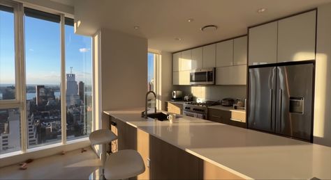 Penthouse Apartment Kitchen, Nyc Aesthetic Apartment, New York Apartment Aesthetic, New York Apartment Interior, Nyc Apartment Aesthetic, Apartamento New York, Appartement New York, White Apartment, Apartment View