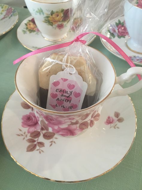 Sweet tea party wedding shower favors (cookie tea bags made by my dear sister in law!!) Tea With Mommy To Be, Bomboniere Ideas, Sweet Tea Party, Tea Bag Cookies, Tea Party Wedding Shower, High Tea Baby Shower, My Dear Sister, British Tea Party, Tea Table Settings