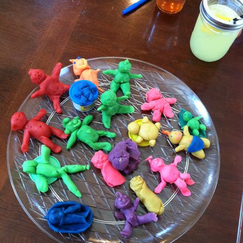 play doh babies for baby shower game. Everyone get play doh to make a baby and couple picks their favorite one Play Doh Baby, Pineapple Wallpaper, Baby Shower Wishes, Getting Played, Couples Baby Showers, Shower Food, Play Doh, Baby Play, Baby Sprinkle