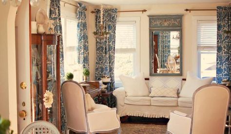 How To Give Your Home A More Feminine Look - The Dedicated House Paris Living Room Decor, French Country Style Living Room, Country Chic Living Room, French Cottage Living Room, Salons Cottage, Paris Living Rooms, French Living Room Decor, French Style Living Room, French Living Room Design