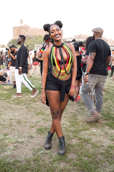 Flawless Outfits from Afropunk Festival Guaranteed to Give You Life Skirt Rave Outfit, Dancehall Outfits, Afro Punk Outfits, Black Festival Outfit, Pink Sequin Skirt, Afropunk Festival, Carnaval Outfit, Rave Outfits Festivals, Afro Punk Fashion