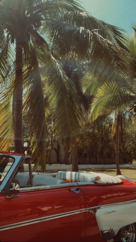 Cuba Cars Vintage, Cuba Wallpaper Iphone, Cuban Beach Aesthetic, Cuba Havana Aesthetic, Cuba Beach Aesthetic, Cuban Wallpaper, Vintage Cuba Aesthetic, Cuba Aesthetic Beach, America Latina Aesthetic