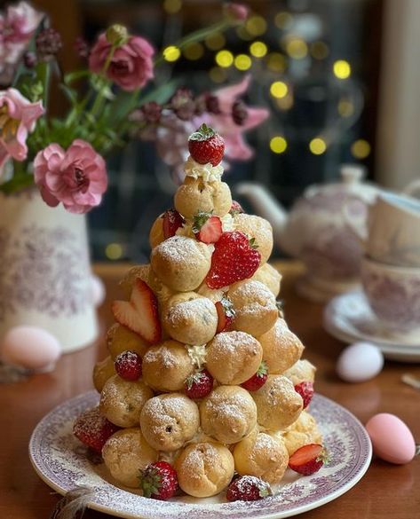 Cream Puff Tower Wedding, Dessert Centerpieces, Bavarian Cream Puffs, Cream Puff Tower, Cream Puff Cake, Cream Puff Dessert, Asiatic Pheasant, Dessert Tower, Cream Puff Cakes